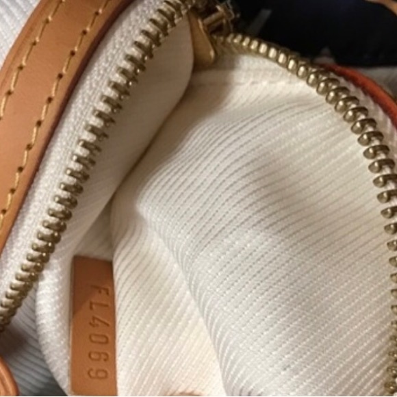 Louis Vuitton Bulles purse - Picture 3 of 8